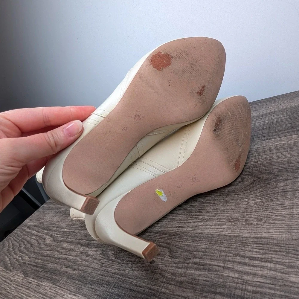 BCBGeneration Sara Cream‎ Western Stiletto Ankle Boots Pointed Toe Size 9M/40